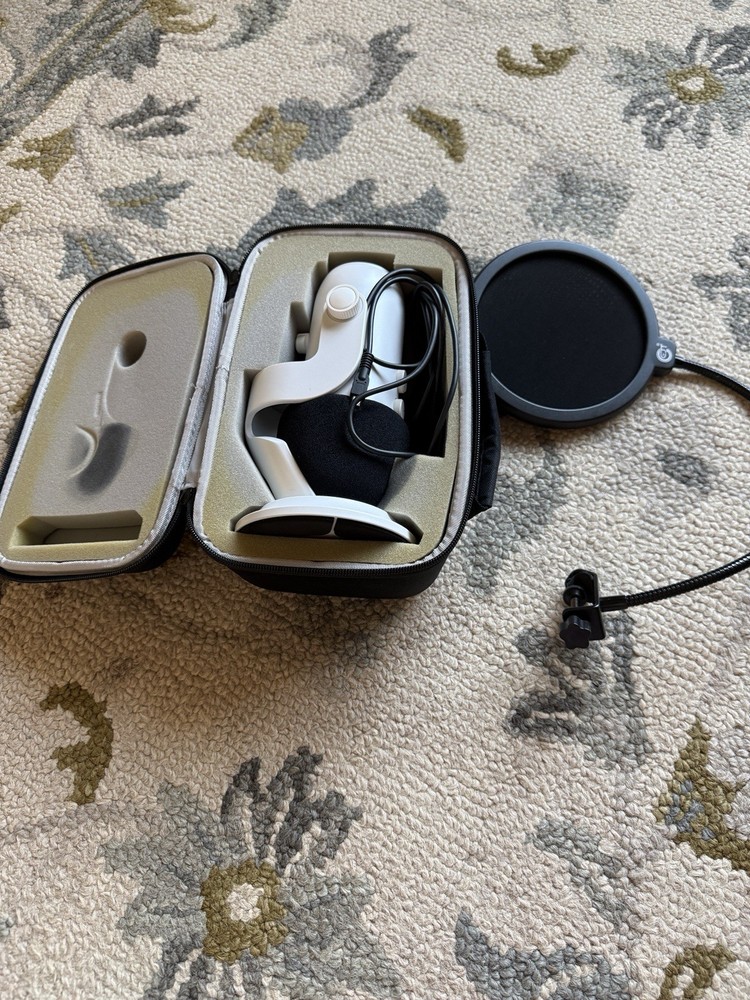 Blue Yeti White USB Microphone with Stand, Pop Filter, Carrying Case