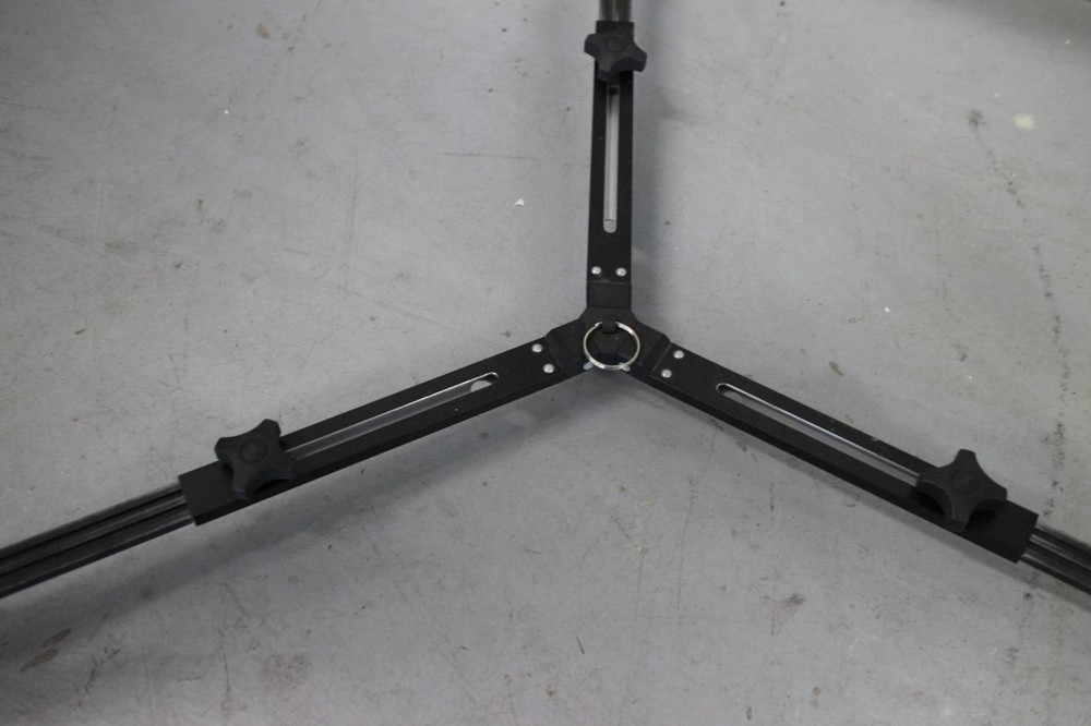 Cartoni Focus Fluid Head and tripod stand