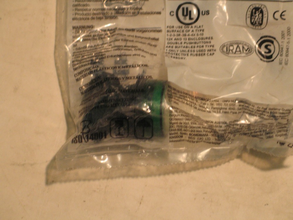 NIB WEG CSW-SD2 GREEN PILOT LIGHT BUTTON P6161