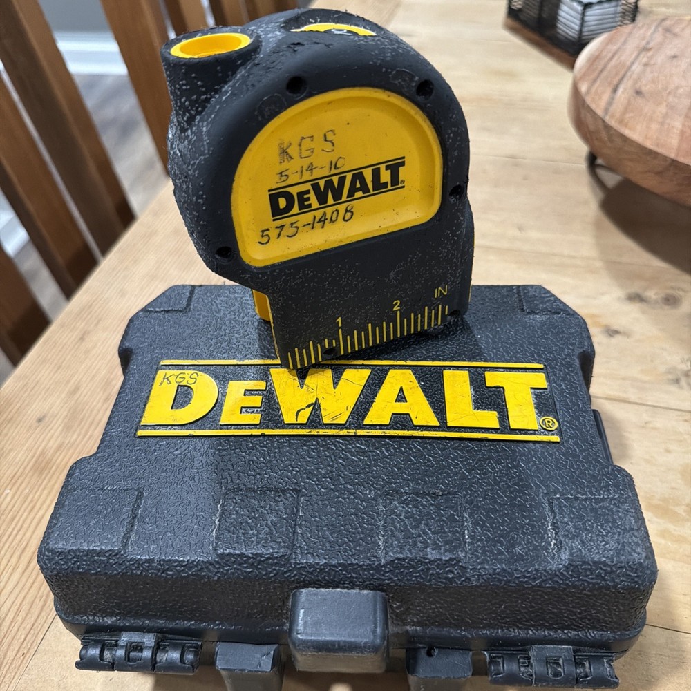 Dewalt DW082 Type 2 Laser Plumb Bob Self Leveling Level Preowned With Case