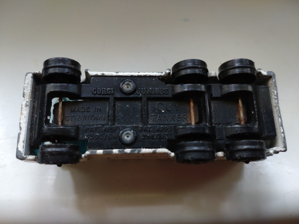 CORGI JUNIORS GUY TANKER ESSO #334