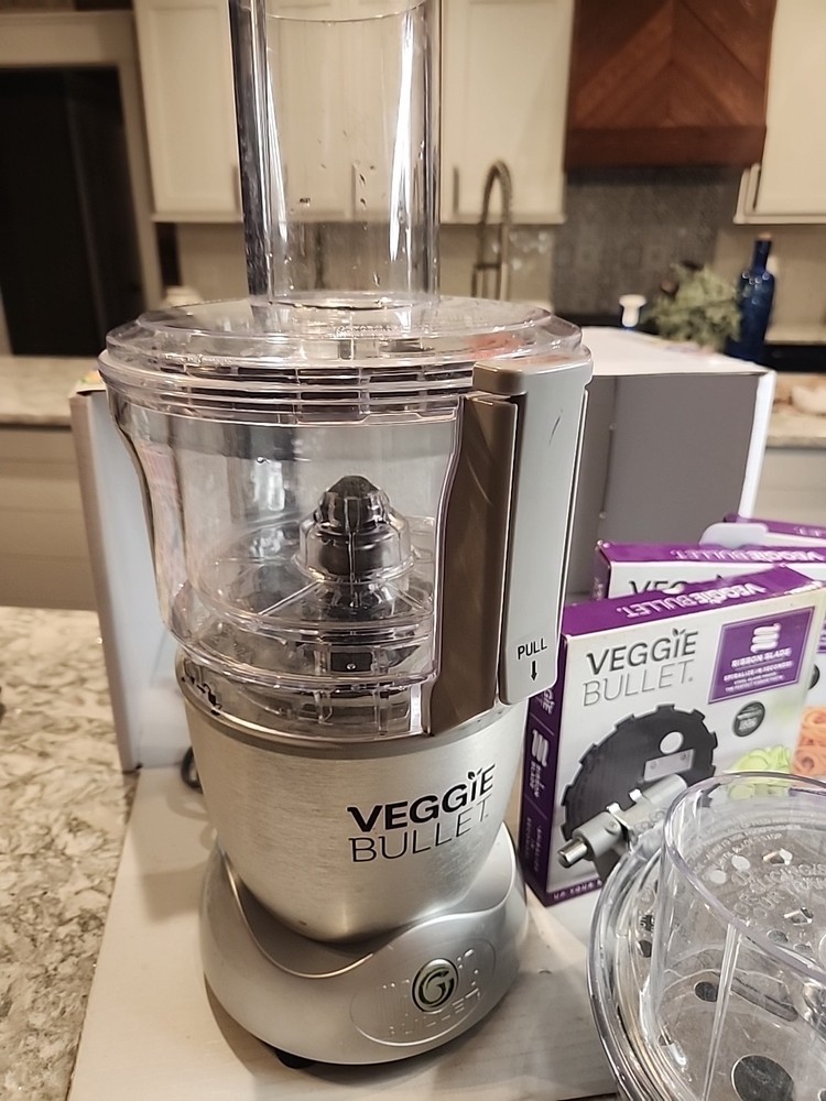 Magic Bullet Veggie Bullet VB-102 Electronic Food Processor Needs Pushers