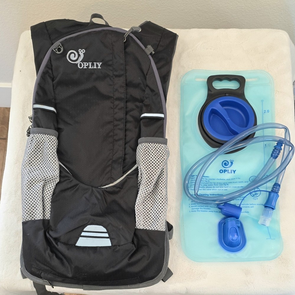 OPLIY Hydration Backpack with A 2L Water bladder.
