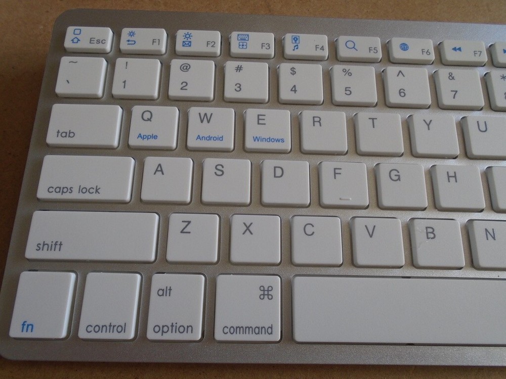 Buxton Bluetooth Keyboard Model SM-36749 White on Silver OPEN Box!!!