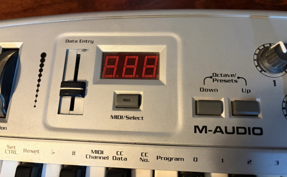 M-Audio Midiman Oxygen 8 25 key Controller MIDI - USB cable included.