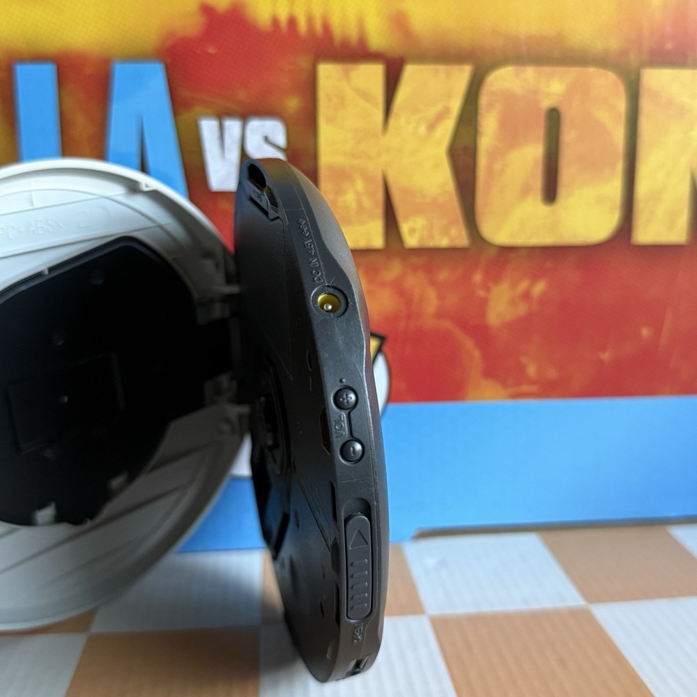 Sony Walkman Lot D-EJ106CK CD Player D-EJ615 Bundle (READ)