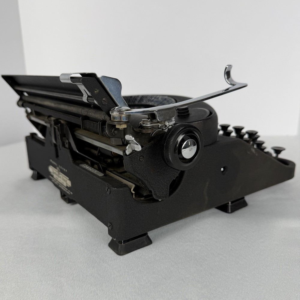 Remington Noiseless Model 7 Typewriter Working with Case