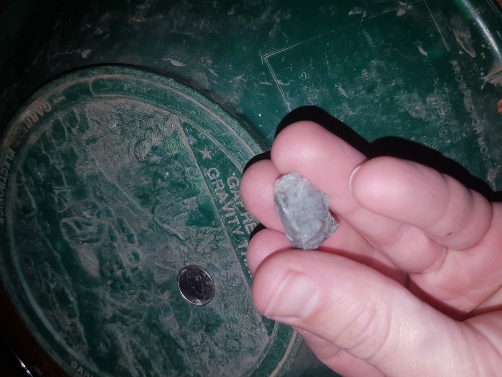 4.2 GRAM Gold IN QUARTZ SPECIMEN