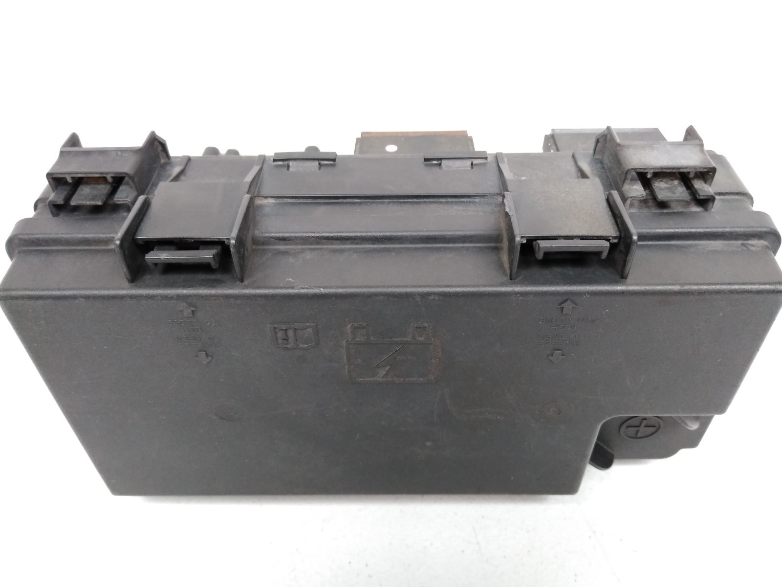 56049720AR Chrysler 2008 2009 Town & Country Fuse Box Engine Bay TIPM OEM J8