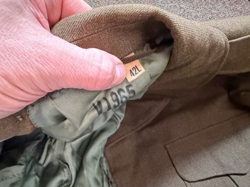 ORIGINAL POST WWII US ARMY EM NCO M1944 CLASS A IKE JACKET- MEDIUM/LARGE, 42R