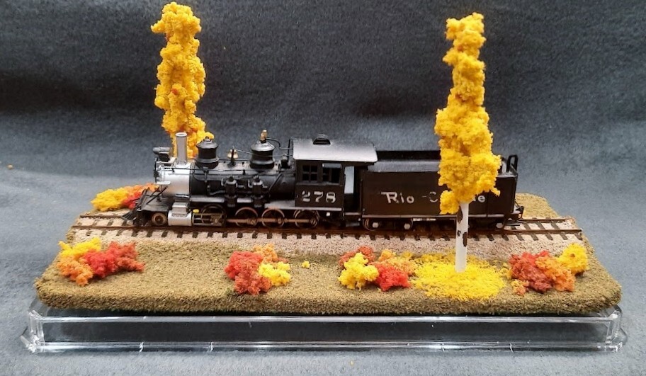 HOn3 SCALE 9" SINGLE TRACK DISPLAY CASE - FALL FOILAGE SCENE- FOR ANY HOn3