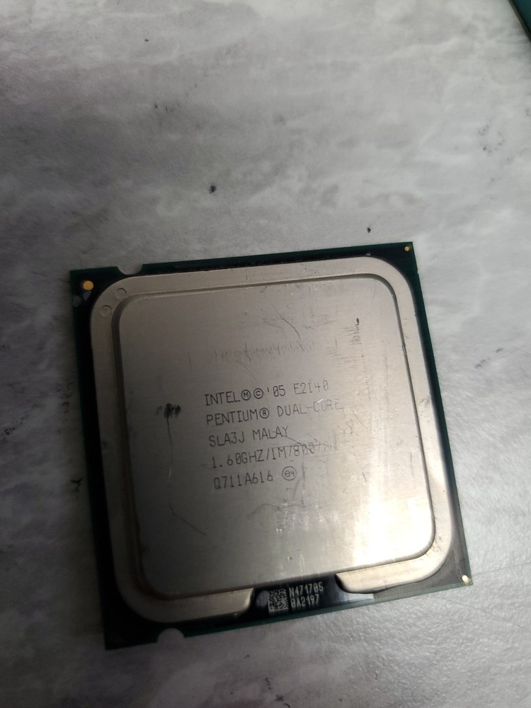 Intel E2140  1.6ghz Dual-Core Processor free ship
