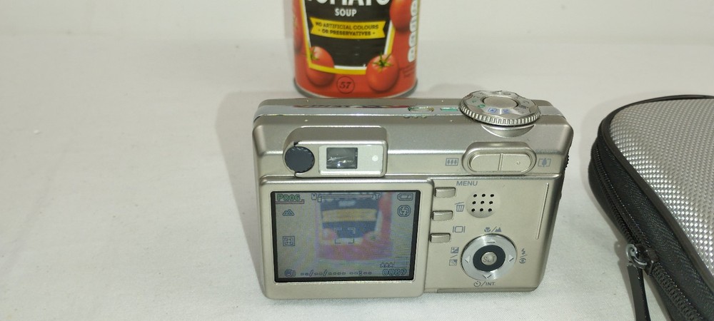 Hitachi Digital Zoom Camera HDC-631e 6.1MP Silver Unested and With Case