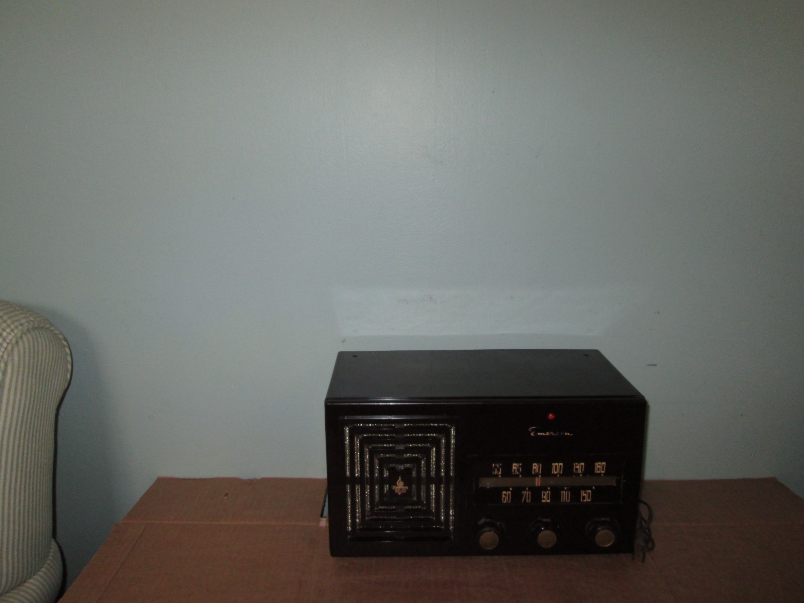 1953 Emerson 756B AM Bakelite Brown Tube Radio Vintage