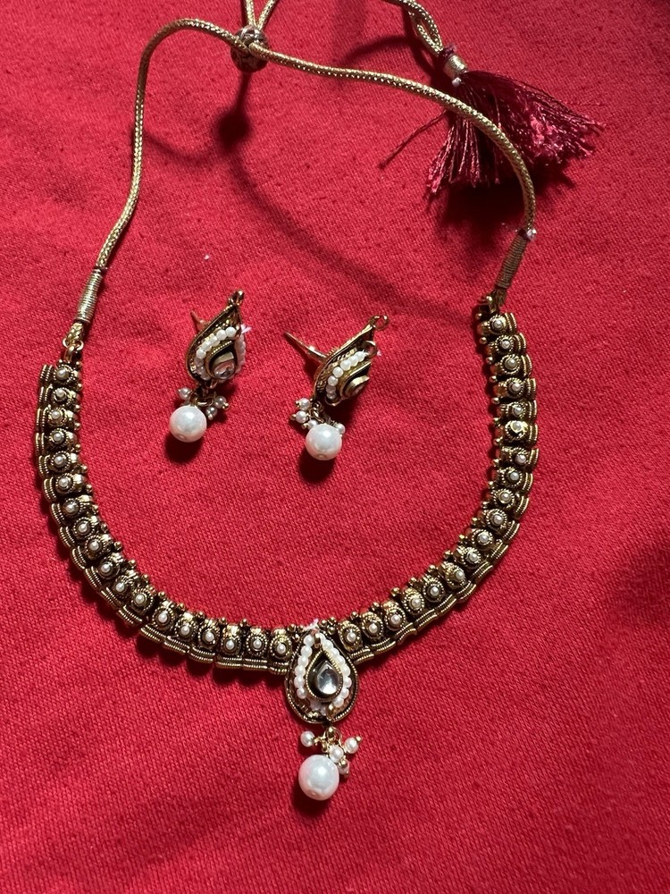 Women’s Necklace Set