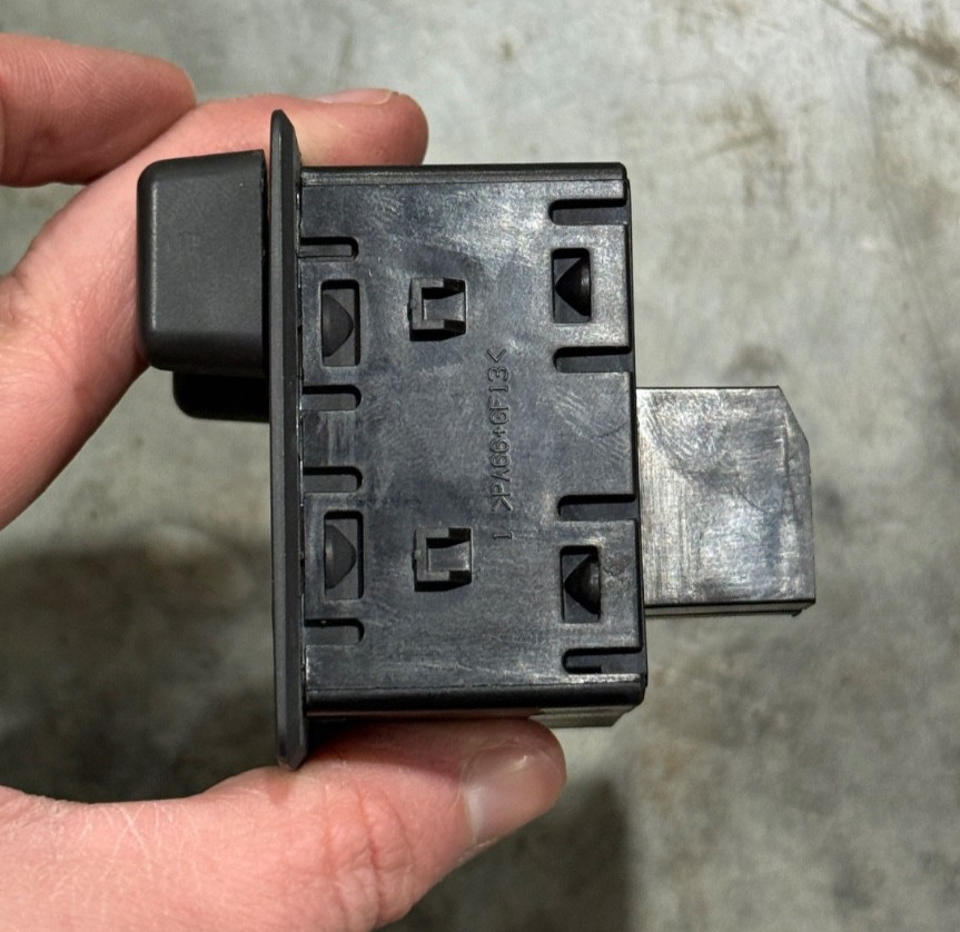 Factory Dash Instrument Panel Trailer Brake Controller 15926102