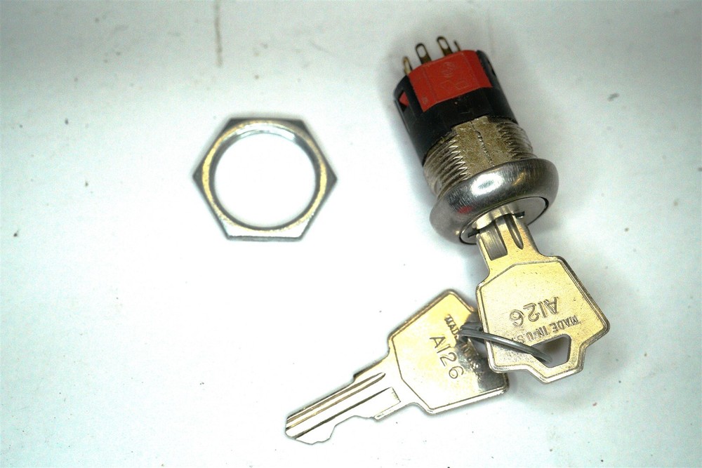 C&K 3 Position Switchlock Y Series w 2 Keys. 3 Position Electrical Key Switch