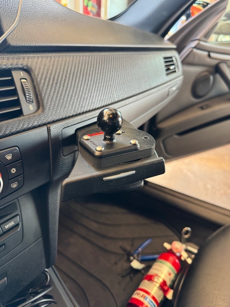 Garmin Catalyst mount for BMW 3 series E9X E90 E91 E92 E93