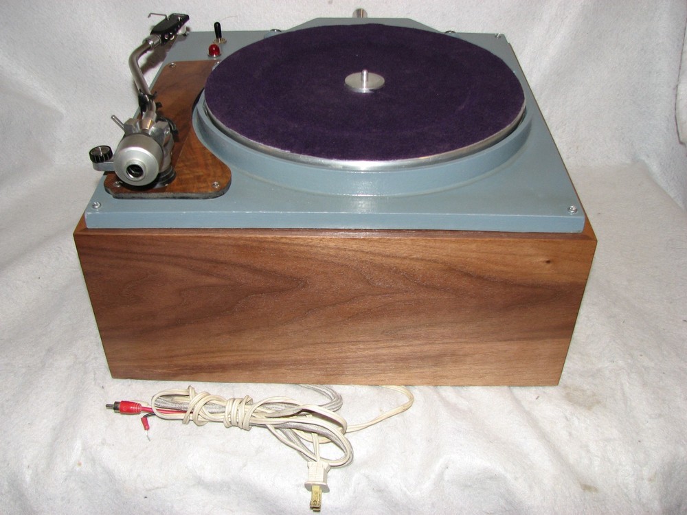 Russco Studio Pro Model B turntable