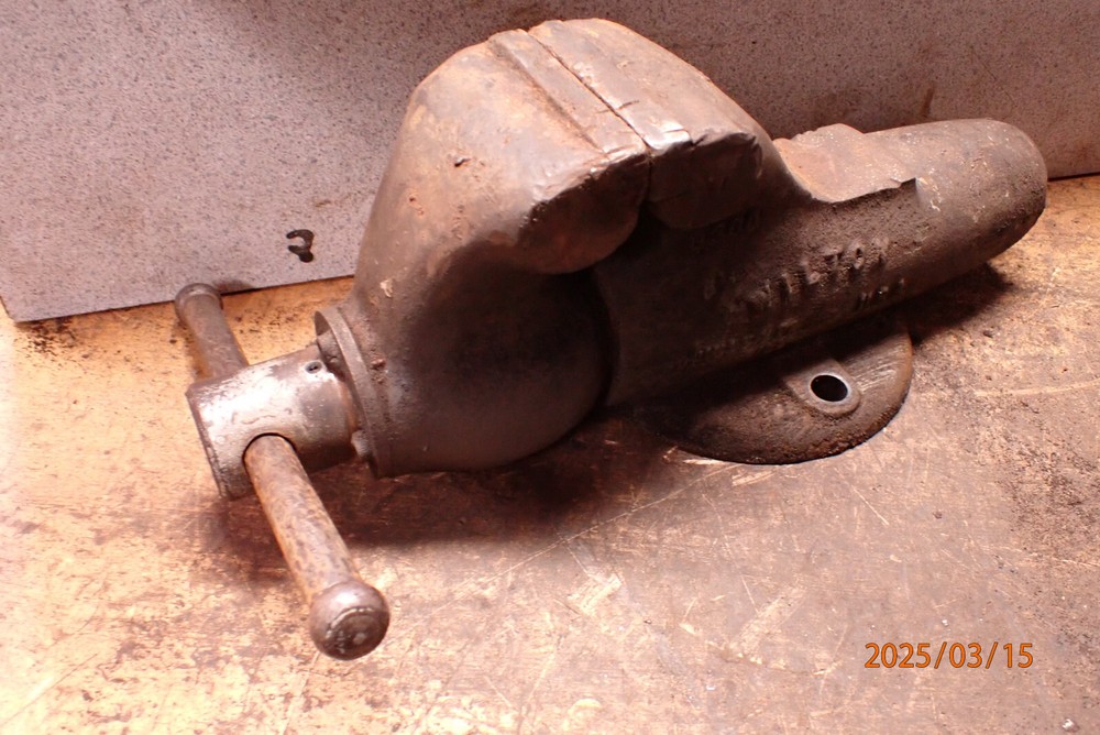 OLDER WILTON BULLET BENCH VISE FUNCTIONAL BUT HAS ISSUES
