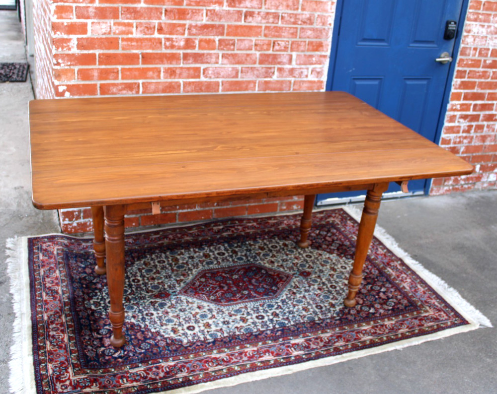 English Antique Pine Drop Leaf Table / Kitchen Table /Dining Table