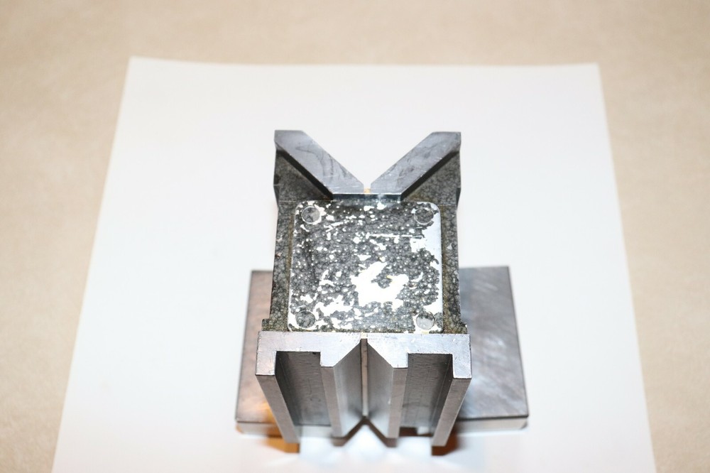 Eclipse Dual-Vee Magnetic V-Block. # E934. Condition used.