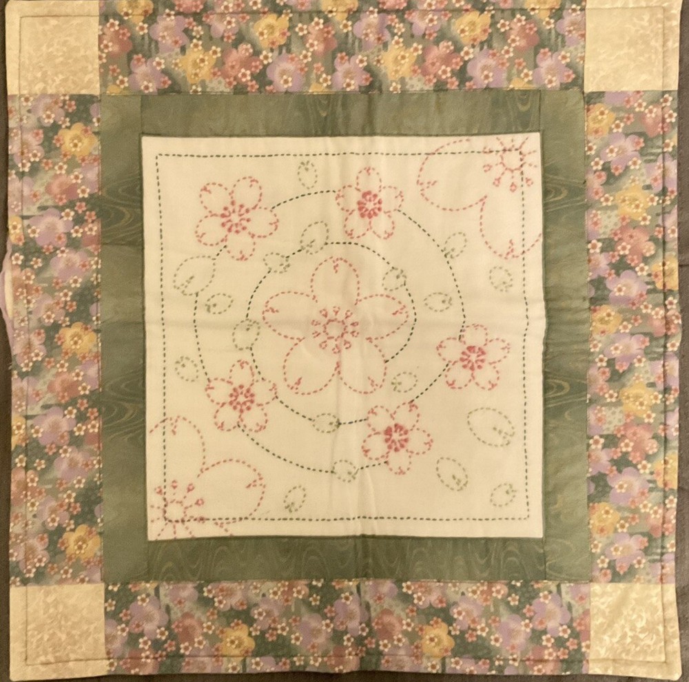 Wall quilt Sashiko Floral