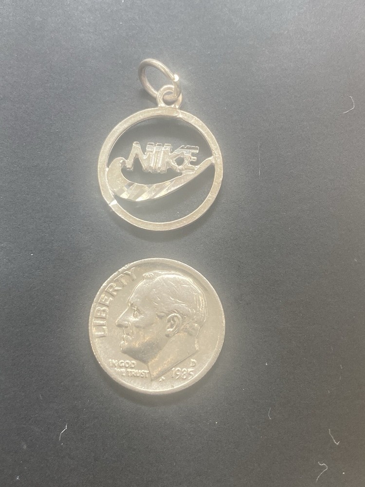 L@@K PENDANTS NIKE SILVER