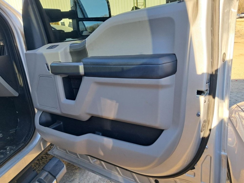 F250SD 2018 Glove Box 4897549