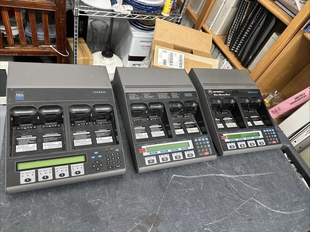 Cadex/motorola 7400 Battery Analyzer  4 Pocket