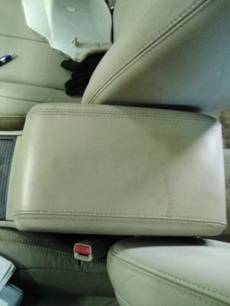 06 Cadillac DTS Console Front Floor