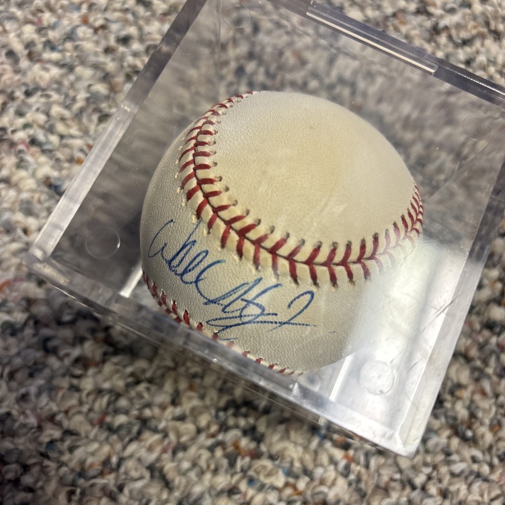 Wendell Magee Autographed Baseball With Case