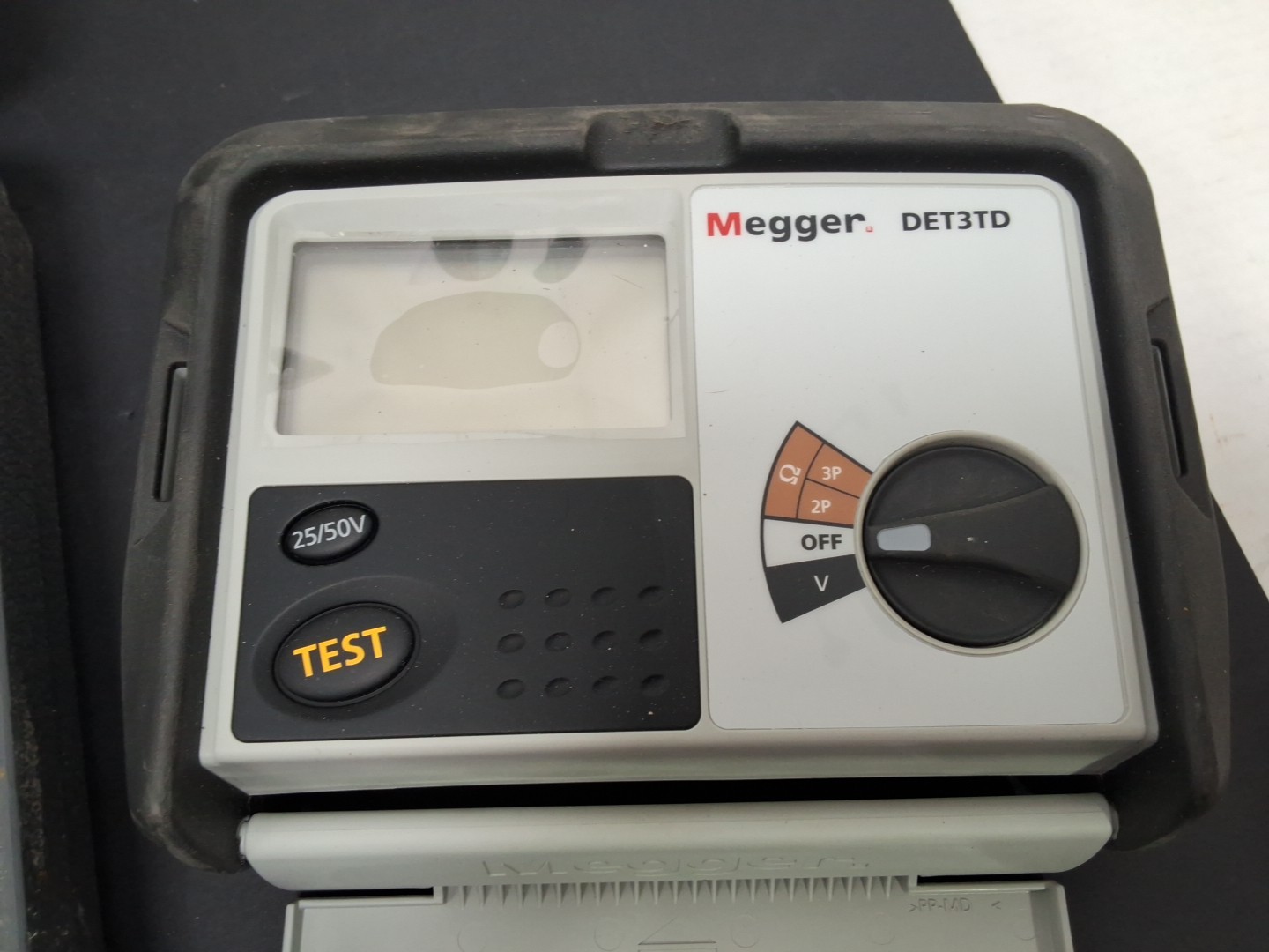 MEGGER DET3TD EARTH TESTER W/ACCESSORIES & CASE- FREE RETURNS- USED