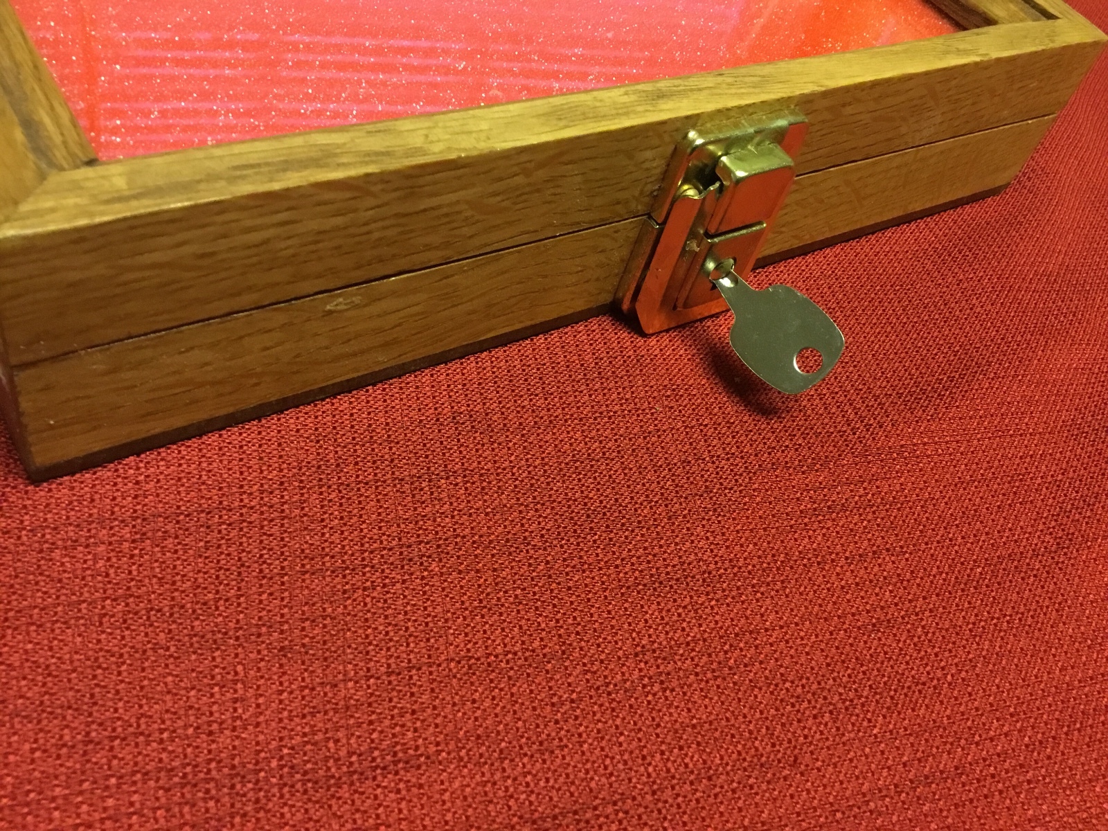 Oak Wood Display Case 5 x 10 x 2 for Arrowheads Knifes Collectibles & More