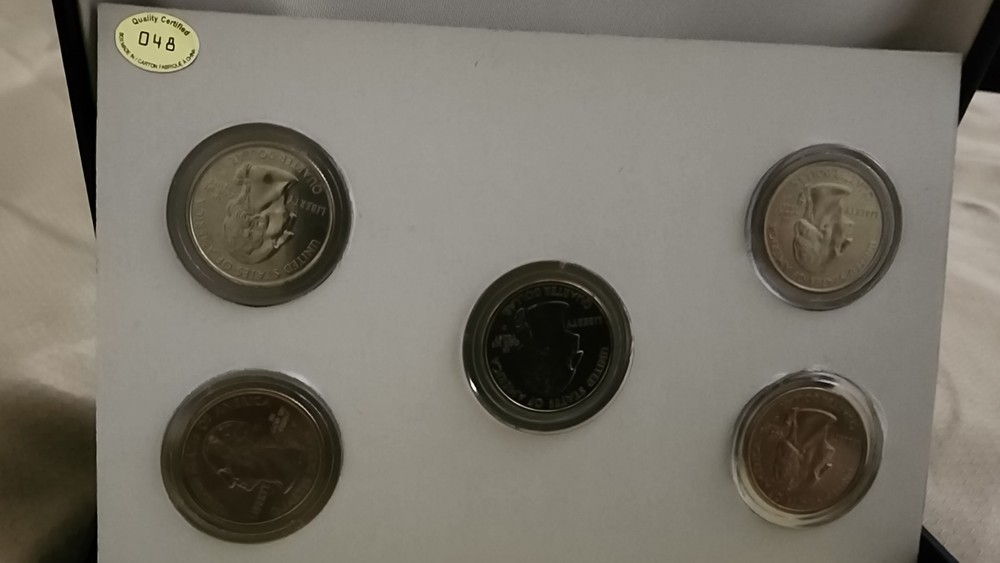 Coins uncirculated 5 piece 2002 Quater set