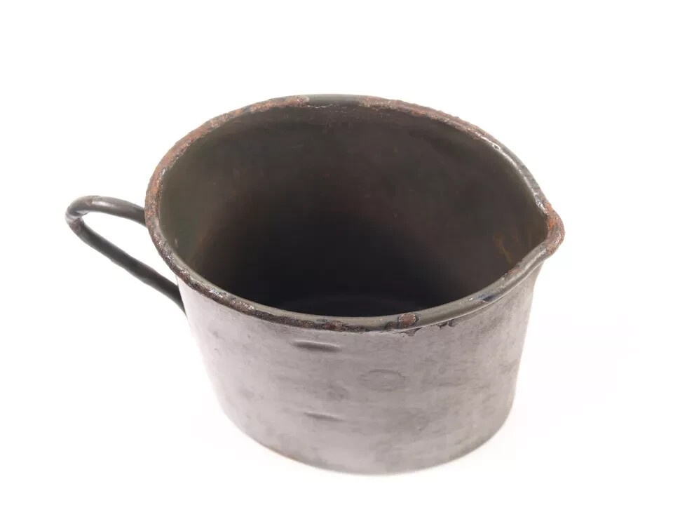 WW1 German Army canteen cup with initials E.S.B dated 1917