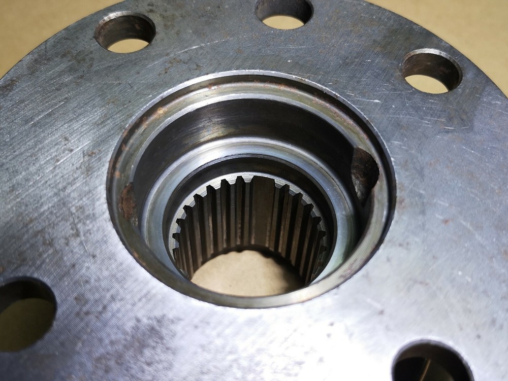 BMW OEM NEW 4x84 input front flange 188 medium case LSD open diff shaft cup