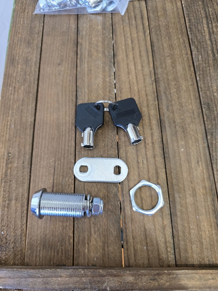 LOCK & KEY SET.