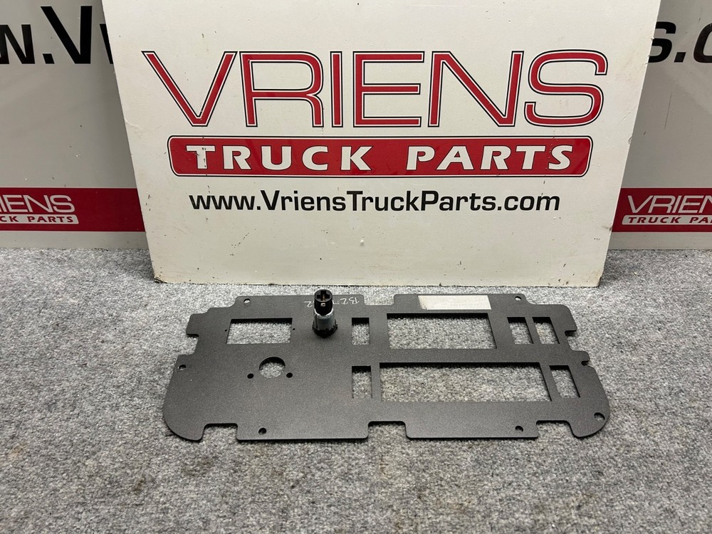 KENWORTH U64-1212-211100000 PANEL-SLEEPER CONTROL