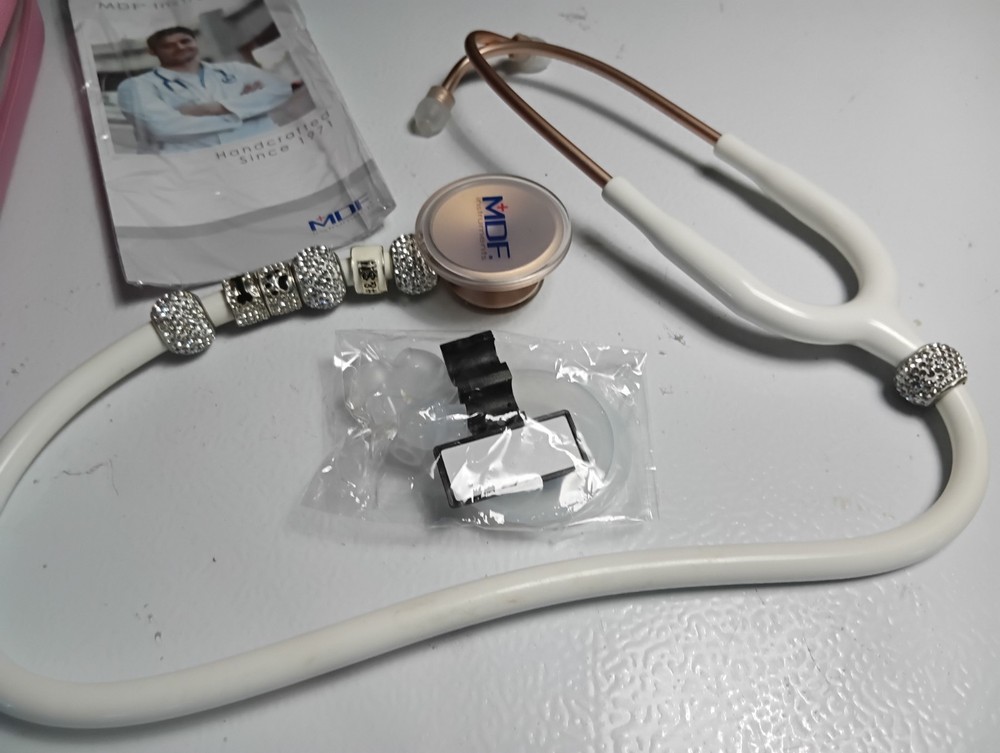 MDF Premium STETHOSCOPE WITH CASE AND EXTRAS Great Condition