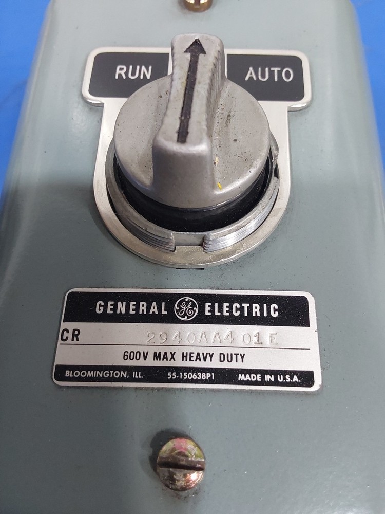 General Electric CR2940AA401E Pushbutton Station 2940AA401E