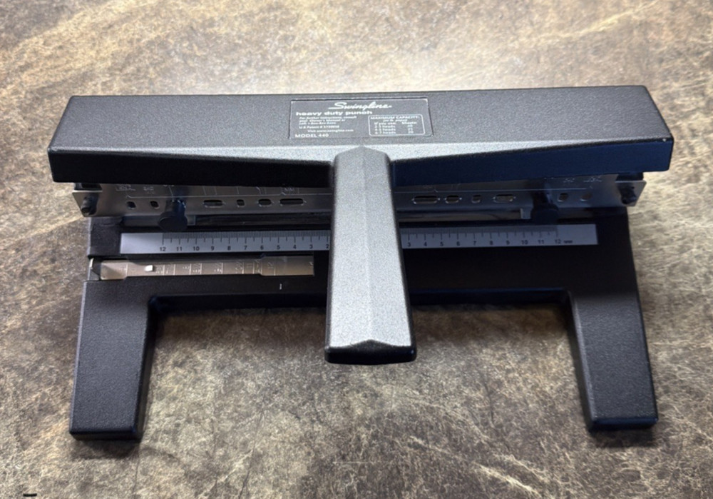 Swingline Heavy Duty Punch - Model 440 - USED