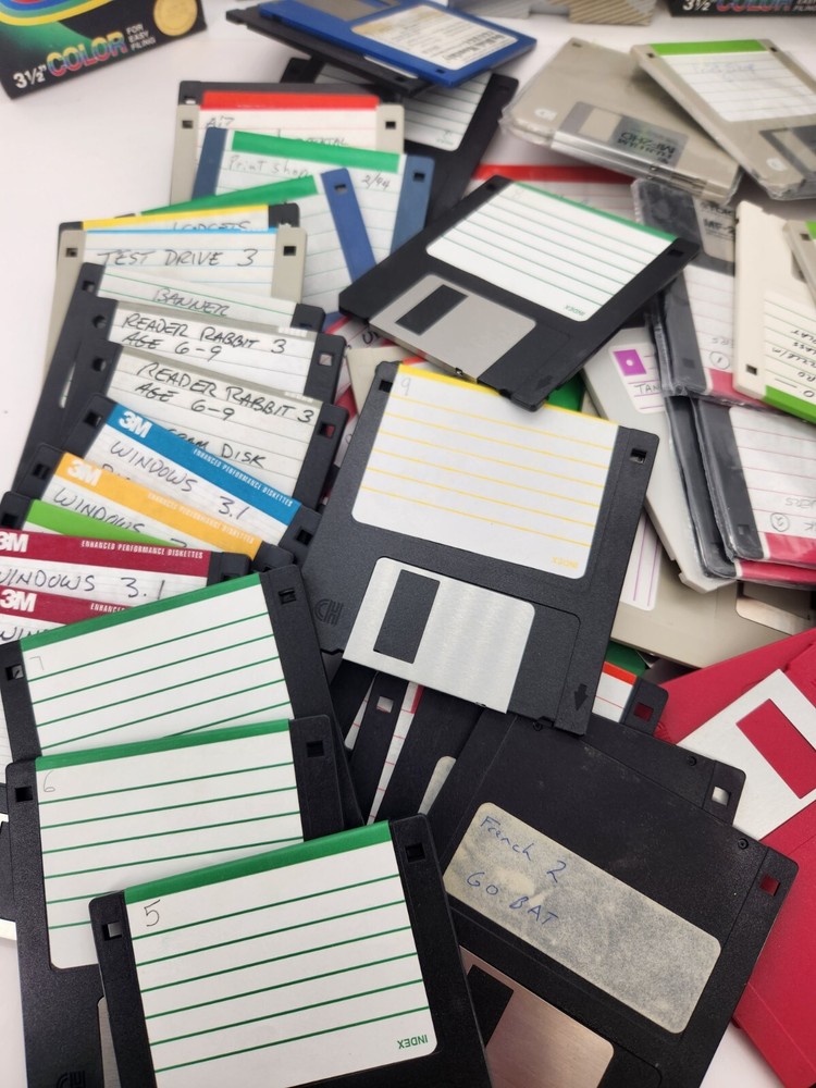 100 unsorted used 3.5" floppy disks various brands and systems.