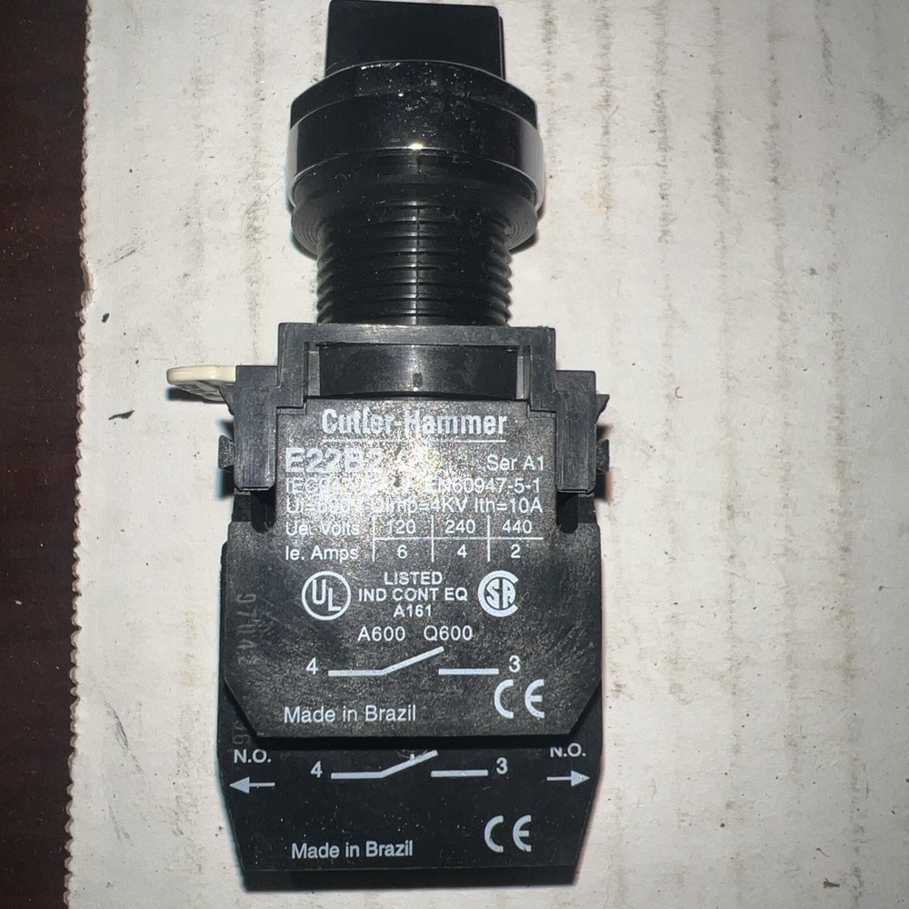 Cutler Hammer Selector Switch E22-XF1A - New