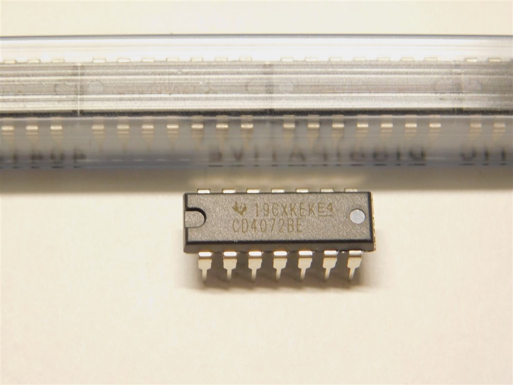 25 Texas Instruments CD4072BE Dual Four Input OR Gate ICs 16-PDIP