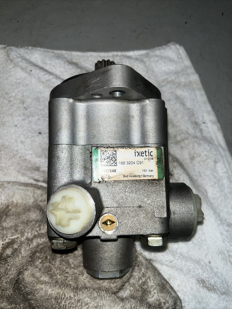 1663204C91 INTERNATIONAL POWER STEERING PUMP  IXETIC LF73
