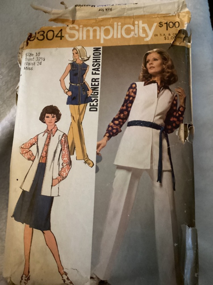 1971  VINTAGE SIMPLICITY PATTERN #9304….. has been cut