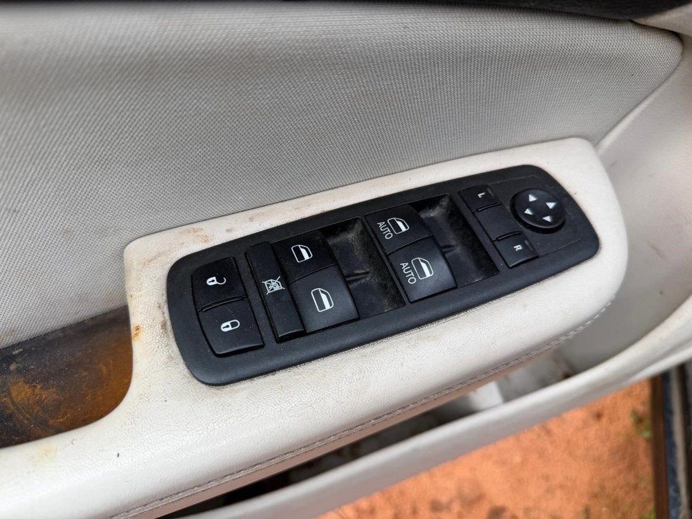 200       2015 Keys/Latches/Locks 104965077