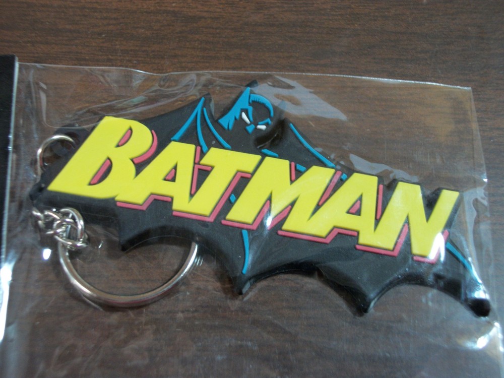 DC COMICS BATMAN CAPE LOGO RUBBER KEY CHAIN