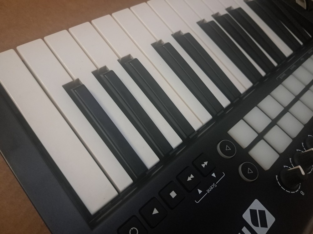 Novation Launchkey 25 MkII USB MIDI controller keyboard